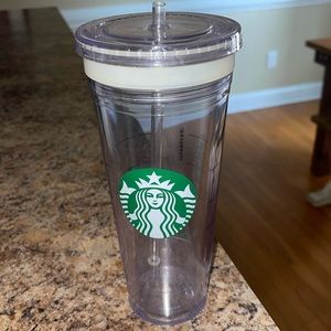 Vintage (2011) Starbucks Venti Tumbler (24oz) in clear Plastic